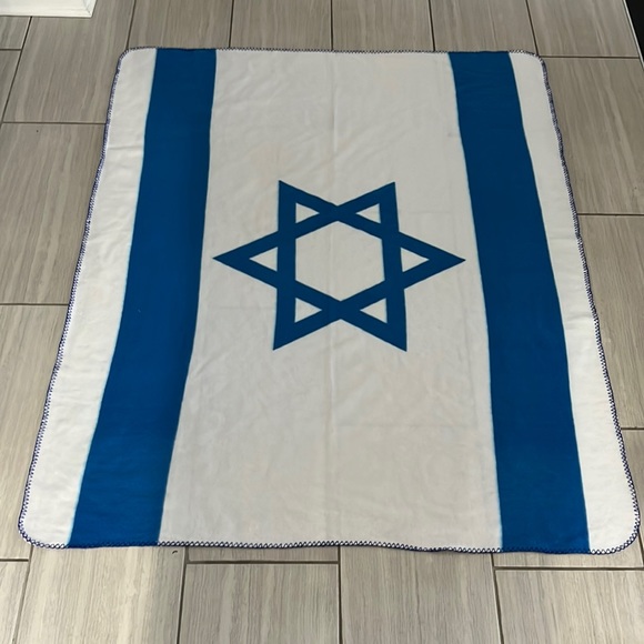 POLAR FLEECE 48”x 57” ISRAELI FLAG BLANKET/THROW - Picture 1 of 4